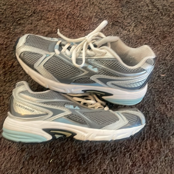 Was told these were nwot FILAS . Sz7 1/2 great shape reposh due to wrong size.. - Picture 4 of 4